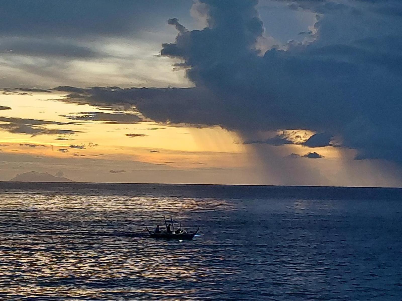 Sandstorm Lodge And Cafe Puerto Galera Εξωτερικό φωτογραφία
