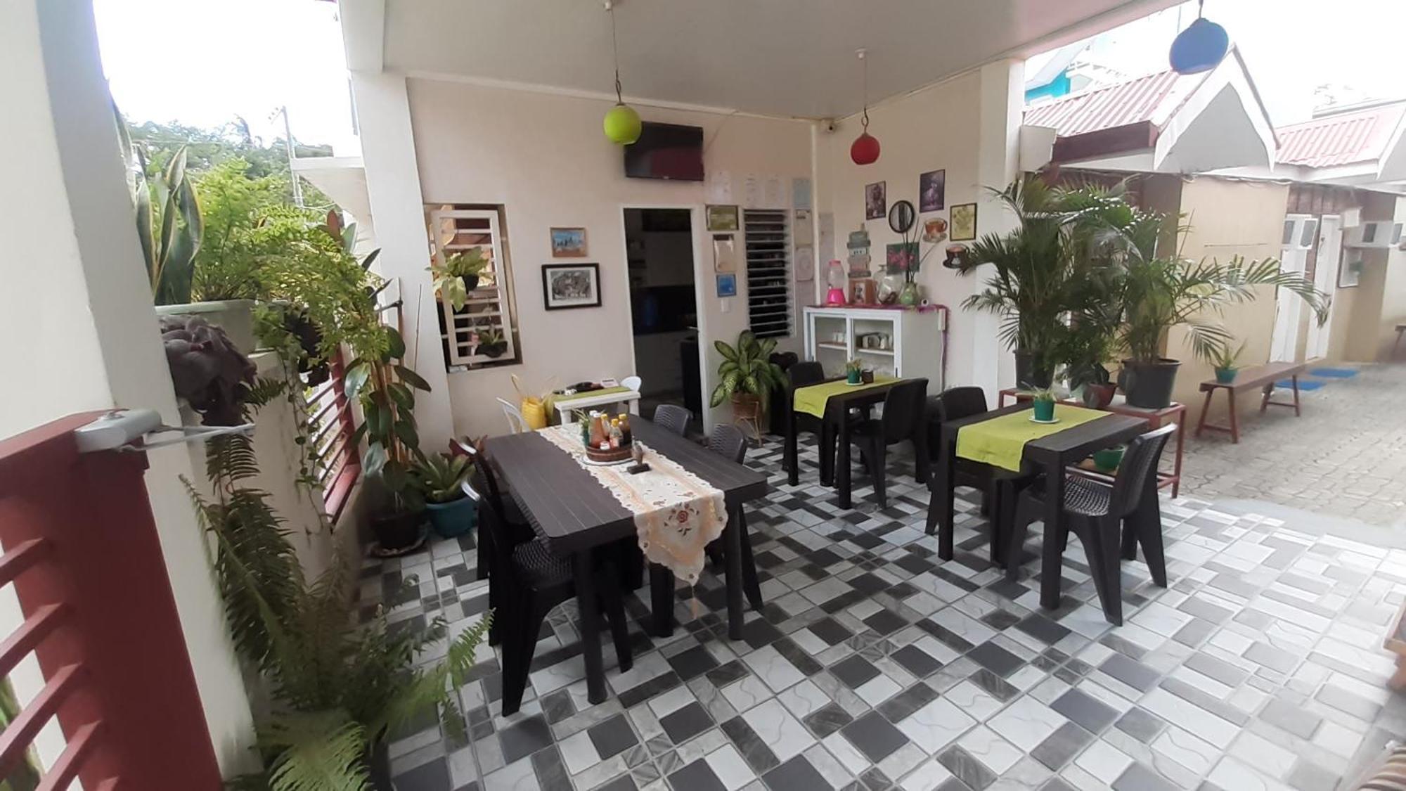 Sandstorm Lodge And Cafe Puerto Galera Εξωτερικό φωτογραφία