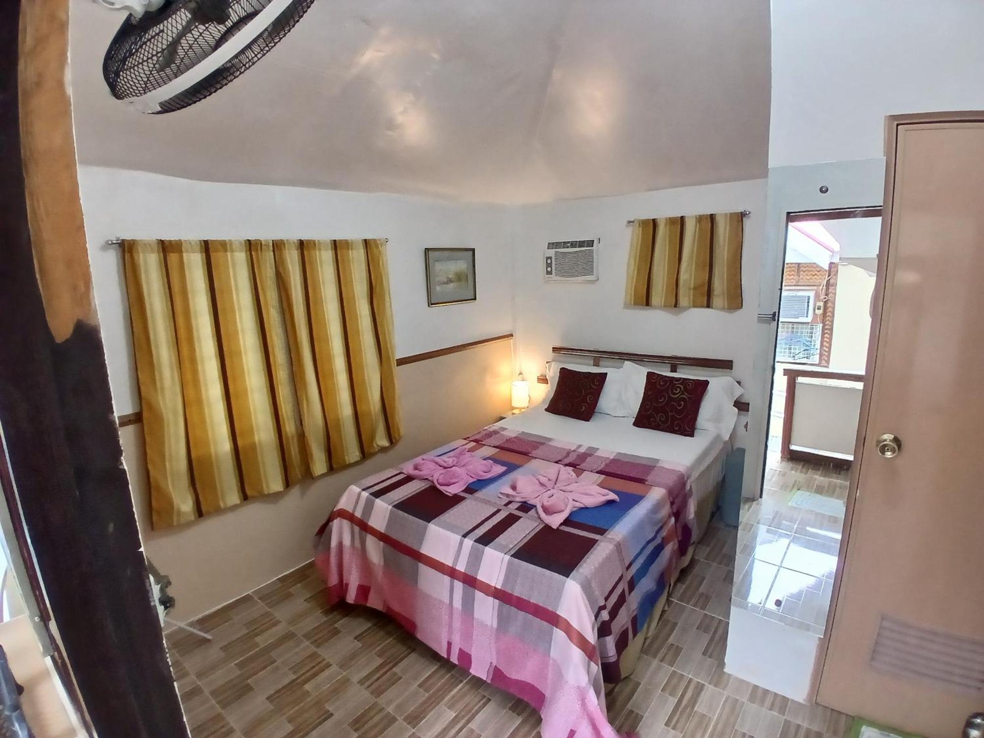 Sandstorm Lodge And Cafe Puerto Galera Εξωτερικό φωτογραφία